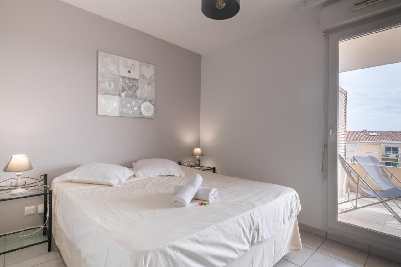 Appt De Charme Avec Grand Balcon Proche Avignon Wifi Gratuit Apartamento Monteux Exterior foto